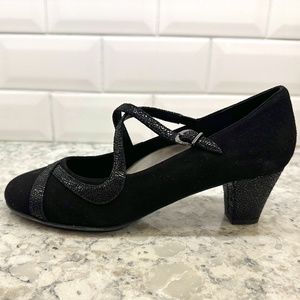 NEW Umberto Raffini Felicia Black Suede Pumps Character Shoes Sz 39 or 8.5